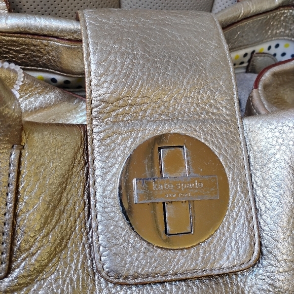 stylish Kate Spade New York Bexley Jessie tote bag features a solid pattern - Picture 4 of 11